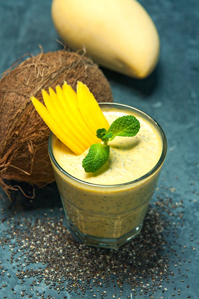 Mango, coconut & lime smoothie
