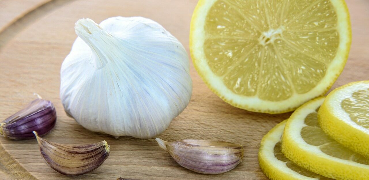 Lemon, mint and garlic baked chicken thighs